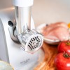 Masina electrica de tocat carne Adler, Putere 1500W, Capacitate mare de maruntire, Include 3 site si accesorii de carnati, Inox